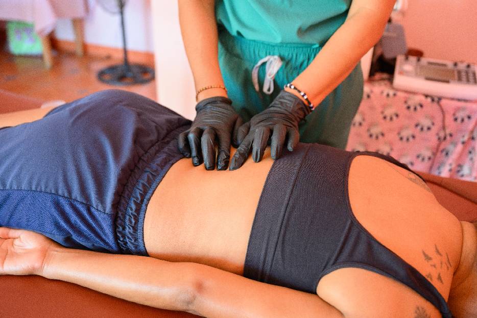 El dolor lumbar crónico no siempre proviene de una lesión visible, también puede tener causas internas o emocionales poco evidentes.